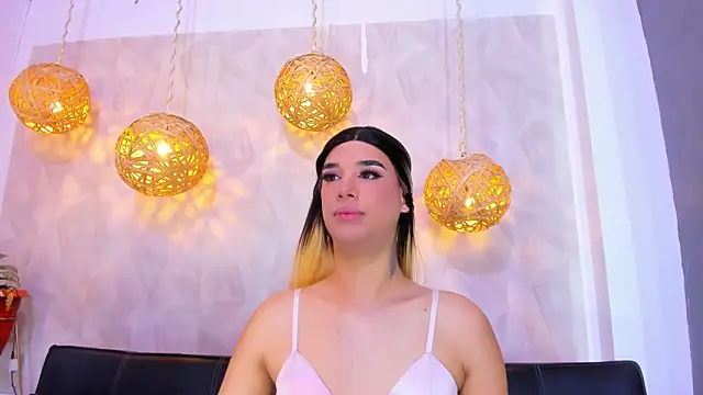 victoria aleia  online show from 12-19-24, 08:34