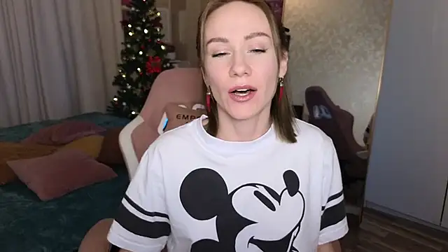 Snapshot of VeronicaRoss chatting on 12-14-24, 01:27 VeronicaRoss online show from 12-14-24, 01:27