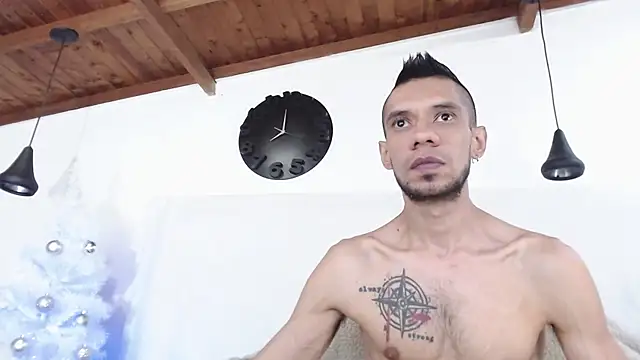 Snapshot of BIGZEHUZ chatting on 01-07-25, 01:24 BIGZEHUZ online show from 01-07-25, 01:24