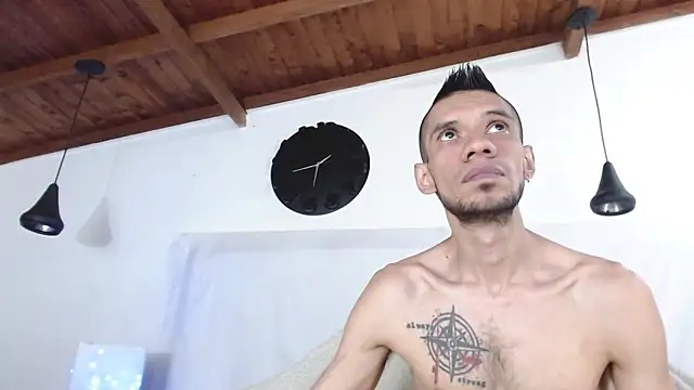 Snapshot of BIGZEHUZ chatting on 01-15-25, 01:52 BIGZEHUZ online show from 01-15-25, 01:52