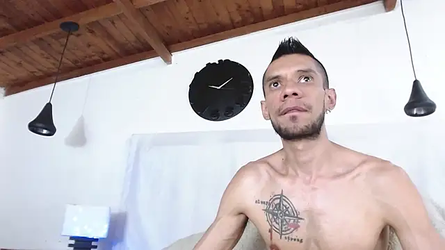 Snapshot of BIGZEHUZ chatting on 01-19-25, 03:53 BIGZEHUZ online show from 01-19-25, 03:53