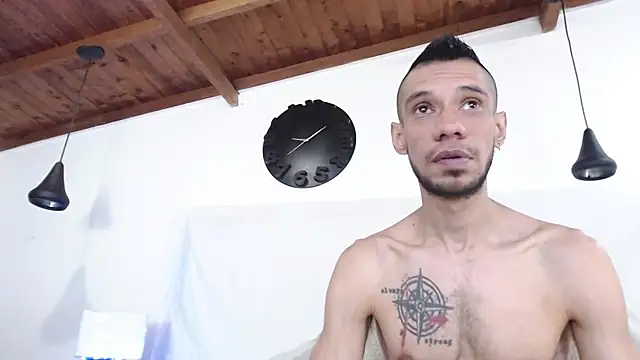 Snapshot of BIGZEHUZ chatting on 02-11-25, 12:05 BIGZEHUZ online show from 02-11-25, 12:05