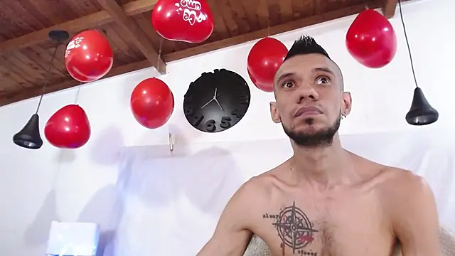 Snapshot of BIGZEHUZ chatting on 02-14-25, 09:32 BIGZEHUZ online show from 02-14-25, 09:32