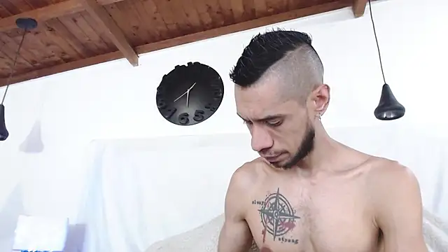 Snapshot of BIGZEHUZ chatting on 02-24-25, 02:15 BIGZEHUZ online show from 02-24-25, 02:15