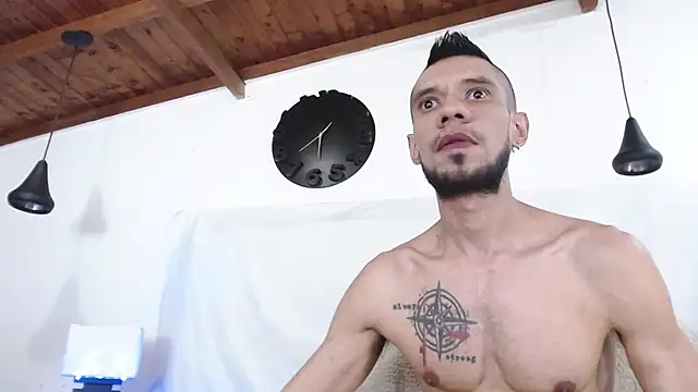 Snapshot of BIGZEHUZ chatting on 02-25-25, 05:30 BIGZEHUZ online show from 02-25-25, 05:30