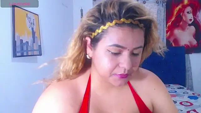 Snapshot of Charlotte_mh chatting on 01-08-25, 09:44 Charlotte mh online show from 01-08-25, 09:44