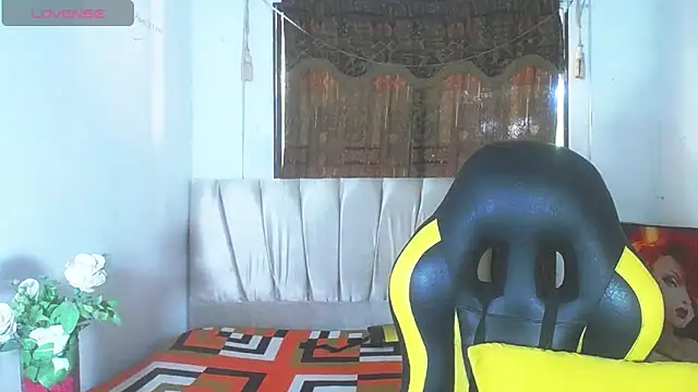 Snapshot of Charlotte_mh chatting on 03-15-25, 04:32 Charlotte mh online show from 03-15-25, 04:32