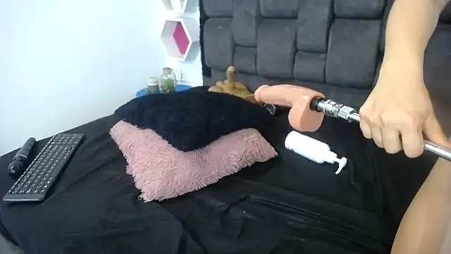 Emma Evelyn online show from 12-22-24, 07:42