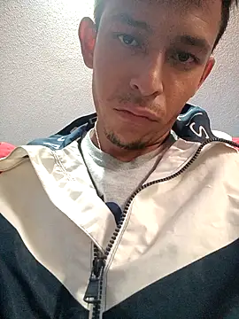 Snapshot of Leonul chatting on 12-02-24, 04:20 Leonul online show from 12-02-24, 04:20