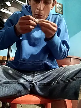 Snapshot of Leonul chatting on 12-21-24, 11:24 Leonul online show from 12-21-24, 11:24