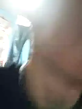 Snapshot of Leonul chatting on 12-23-24, 03:50 Leonul online show from 12-23-24, 03:50