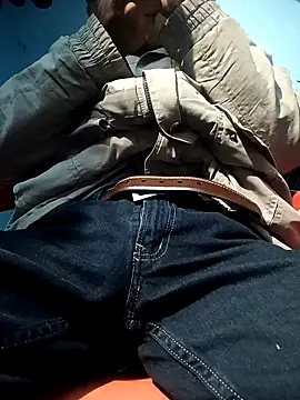 Snapshot of Leonul chatting on 12-31-24, 08:04 Leonul online show from 12-31-24, 08:04