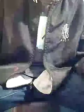 Snapshot of Leonul chatting on 01-11-25, 06:03 Leonul online show from 01-11-25, 06:03