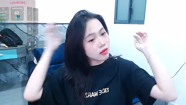 Lin SiYee online show from 10-30-25, 12:17