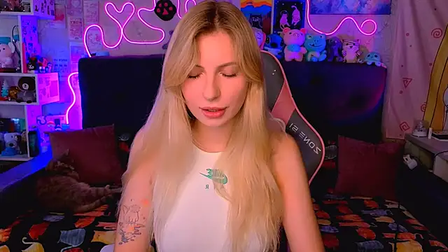 Snapshot of Maria_Hunt chatting on 10-02-25, 04:19 Maria Hunt online show from 10-02-25, 04:19