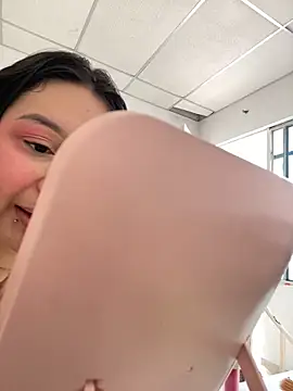 Pretty Isadora online show from 02-04-25, 05:34