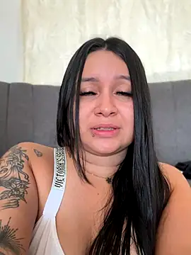 Pretty Isadora online show from 10-15-25, 08:09