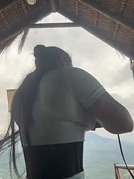 Pretty Isadora online show from 02-23-26, 09:45