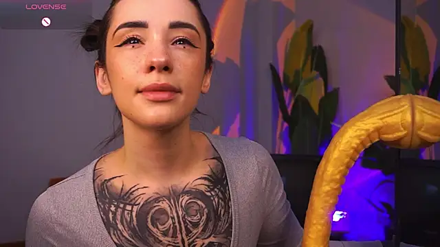 Snapshot of EvaCanton chatting on 03-16-26, 02:06 EvaCanton online show from 03-16-26, 02:06