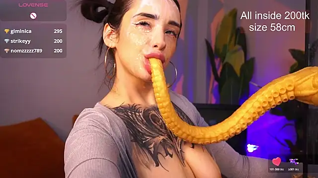 Snapshot of EvaCanton chatting on 03-16-26, 05:44 EvaCanton online show from 03-16-26, 05:44