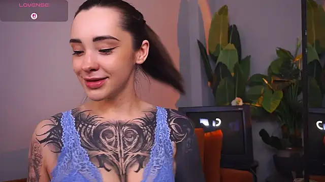 Snapshot of EvaCanton chatting on 03-22-26, 02:04 EvaCanton online show from 03-22-26, 02:04