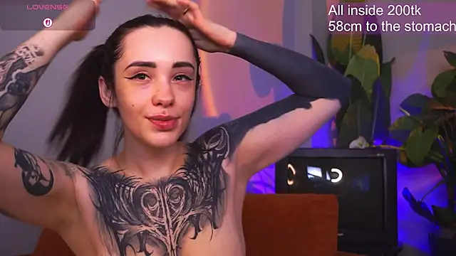 Snapshot of EvaCanton chatting on 03-23-26, 02:04 EvaCanton online show from 03-23-26, 02:04