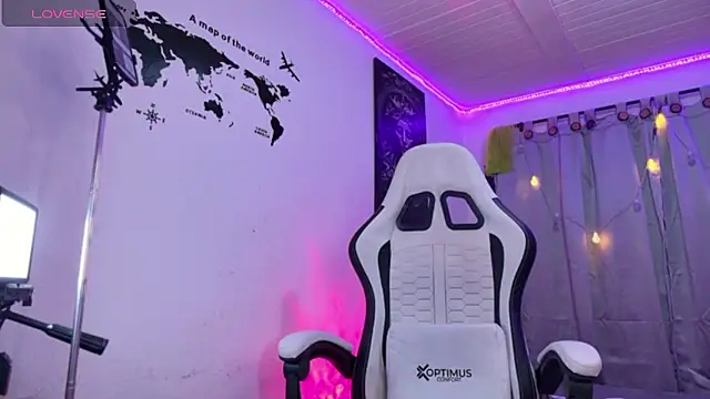 Snapshot of alejo_cute chatting on 01-17-26, 09:51 alejo cute online show from 01-17-26, 09:51