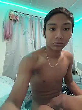 Snapshot of alejo_cute chatting on 06-14-26, 02:08 alejo cute online show from 06-14-26, 02:08