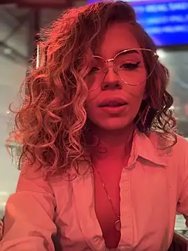 Snapshot of maddisonblush chatting on 02-11-25, 05:29 maddisonblush online show from 02-11-25, 05:29