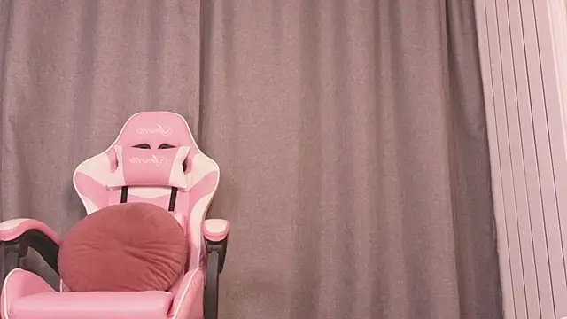 Snapshot of maddisonblush chatting on 02-27-25, 09:04 maddisonblush online show from 02-27-25, 09:04