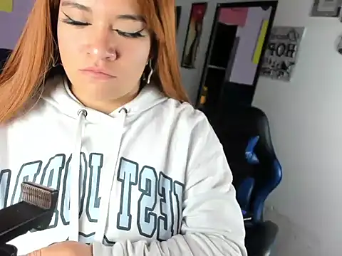 Snapshot of Amy_hoy69 chatting on 09-11-25, 02:55 Amy hoy69 online show from 09-11-25, 02:55