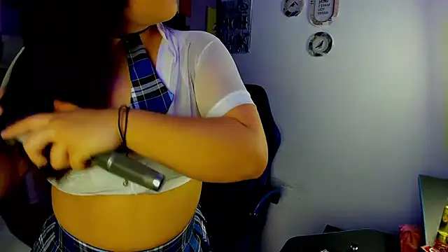 Snapshot of Amy_hoy69 chatting on 09-13-25, 02:22 Amy hoy69 online show from 09-13-25, 02:22