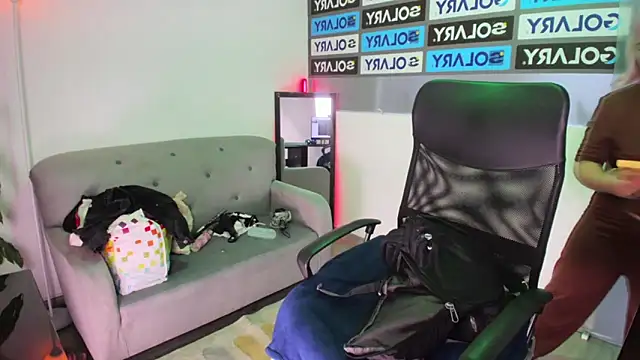 Snapshot of Amy_hoy69 chatting on 09-19-25, 02:35 Amy hoy69 online show from 09-19-25, 02:35