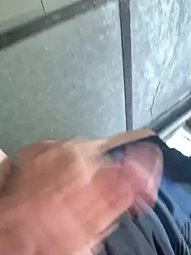 Snapshot of thiagop1050 chatting on 03-26-26, 11:21 thiagop1050 online show from 03-26-26, 11:21