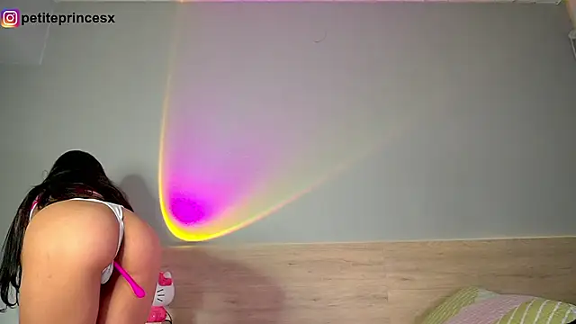 petitevictoria online show from 01-21-25, 05:49