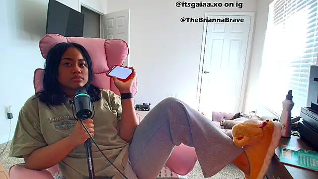 Snapshot of BriannaBrave chatting on 02-13-26, 07:54 BriannaBrave online show from 02-13-26, 07:54