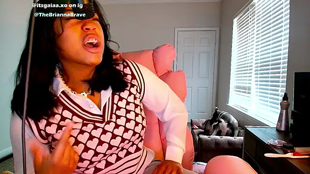 Snapshot of BriannaBrave chatting on 02-15-26, 04:25 BriannaBrave online show from 02-15-26, 04:25