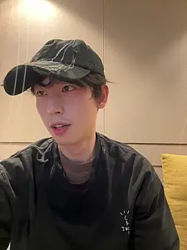 Snapshot of 1a1a1alll chatting on 02-11-25, 02:24 1a1a1alll online show from 02-11-25, 02:24