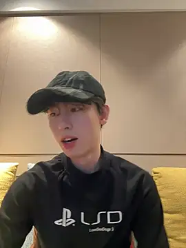 Snapshot of 1a1a1alll chatting on 02-25-25, 02:11 1a1a1alll online show from 02-25-25, 02:11