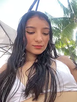 Snapshot of loly-yandere chatting on 01-17-25, 08:11 loly-yandere online show from 01-17-25, 08:11