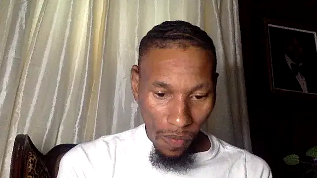 Snapshot of KingDerRico chatting on 10-15-25, 10:10 KingDerRico online show from 10-15-25, 10:10