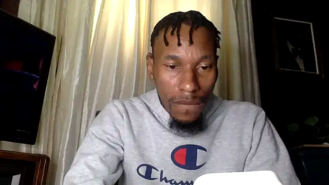 Snapshot of KingDerRico chatting on 10-27-25, 02:32 KingDerRico online show from 10-27-25, 02:32