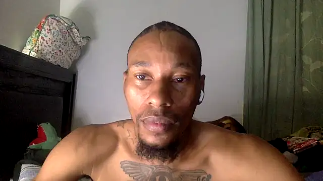 Snapshot of KingDerRico chatting on 10-28-25, 10:01 KingDerRico online show from 10-28-25, 10:01