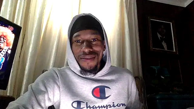 Snapshot of KingDerRico chatting on 11-11-25, 02:39 KingDerRico online show from 11-11-25, 02:39