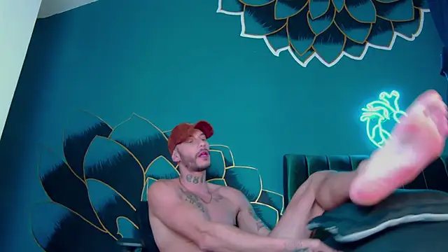 Snapshot of RickG_Oficial chatting on 12-02-24, 07:38 RickG Oficial online show from 12-02-24, 07:38