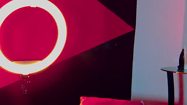 Snapshot of RickG_Oficial chatting on 12-18-24, 08:03 RickG Oficial online show from 12-18-24, 08:03