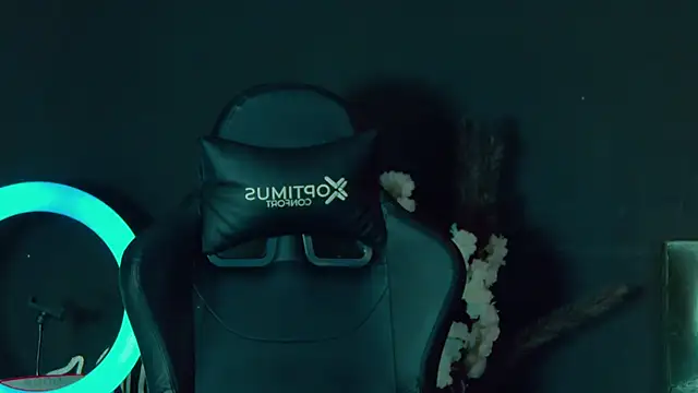 Snapshot of RickG_Oficial chatting on 12-21-24, 11:45 RickG Oficial online show from 12-21-24, 11:45