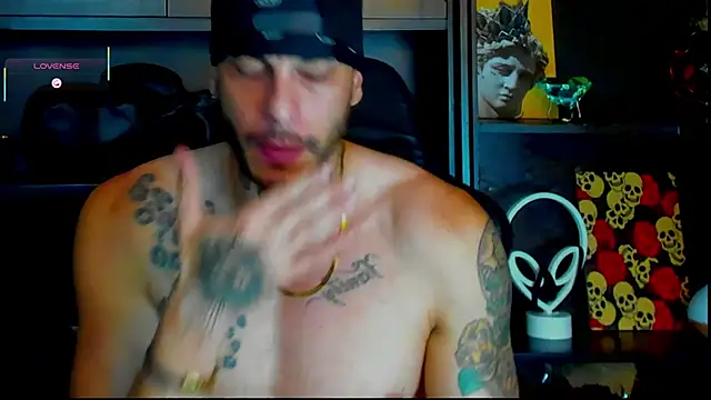 Snapshot of RickG_Oficial chatting on 09-19-25, 12:34 RickG Oficial online show from 09-19-25, 12:34