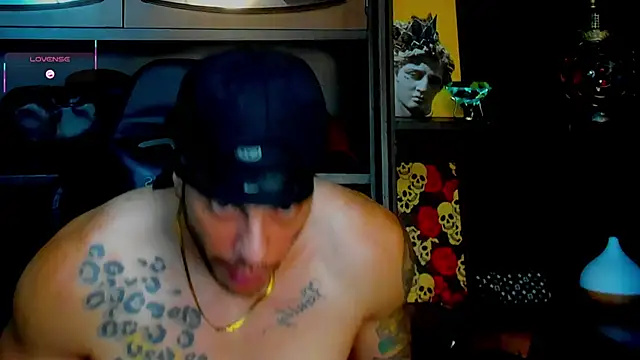 Snapshot of RickG_Oficial chatting on 09-29-25, 11:31 RickG Oficial online show from 09-29-25, 11:31