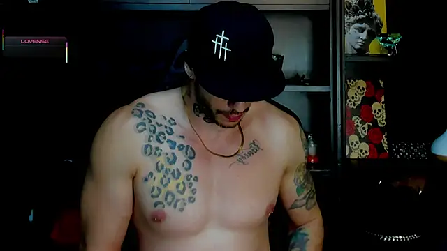 Snapshot of RickG_Oficial chatting on 10-16-25, 10:44 RickG Oficial online show from 10-16-25, 10:44